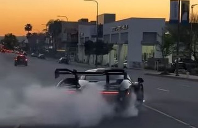 Amikor nagyon nem adja ki: 470 milliós McLarent tört a vlogger