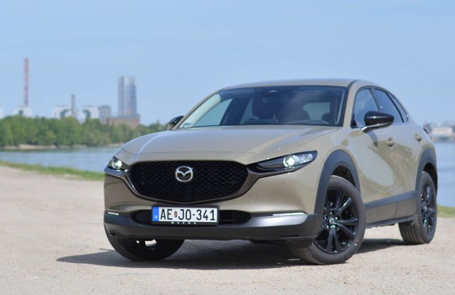 Az új csúcsváltozat: teszten a CX-30 Nagisa