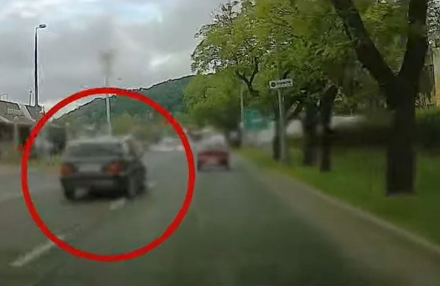 Videó: Rendőrök előtt pofátlankodott, jött is a büntetés