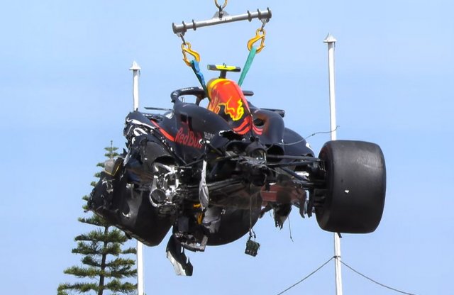 Óriási tömegkarambol Monacóban: rommá tört Pérez autója