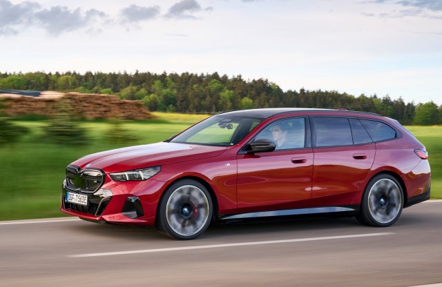 Máris végsebesség-teszten az új 5-ös BMW kombi!
