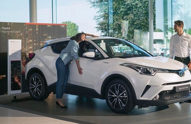 Most a használtautó-vásárlóknak mesél a Toyota!