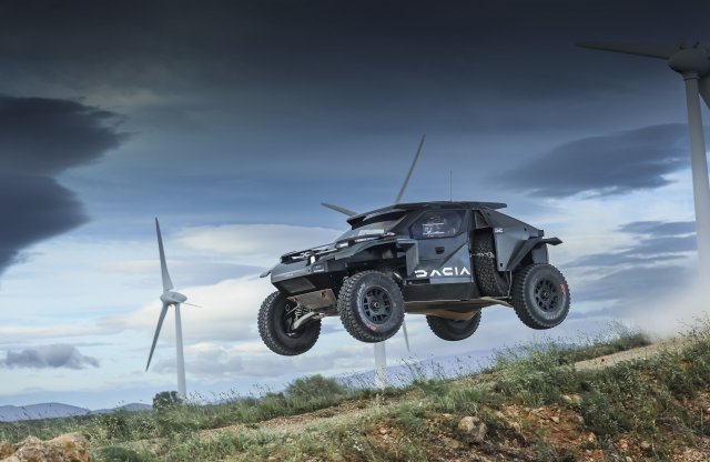 Repülve készül a Dacia Sandrider a Dakarra