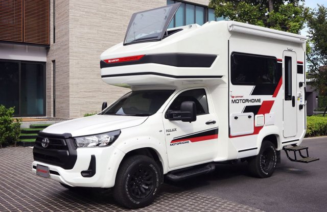 Ebbe a Hiluxba simán beköltözhetnél!