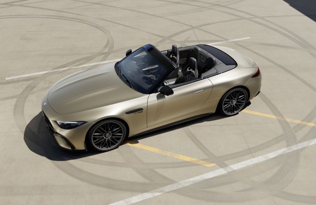 Aranyba borult a Mercedes roadstere!