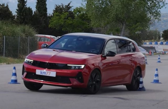 Repkedtek a bóják a villanyos Astra kombi jávorszarvastesztjén!