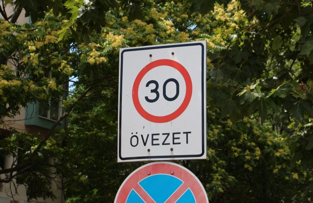 Ebben a városban szinte sehol nem mehetsz 50 km/órával!