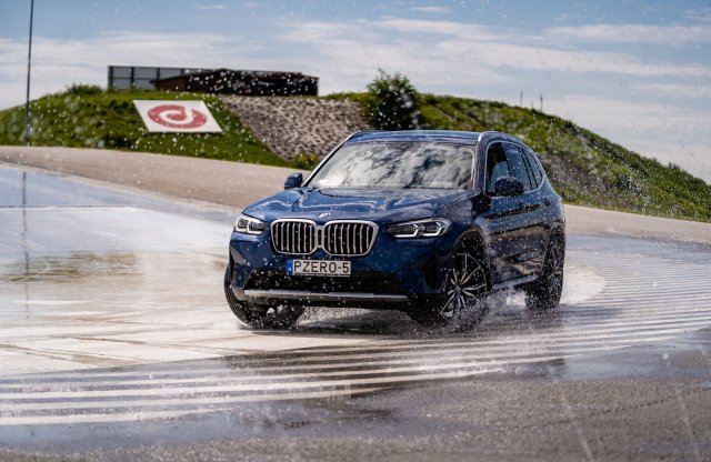 Pirelli gumiteszten jártunk