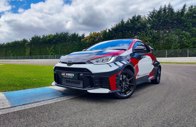 Ha vérbeli Toyota sportautót szeretnél, akkor ezt vidd haza!