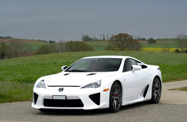 Elkelt az a Lexus, ami miatt csúnyán berúgtak a mérnökök