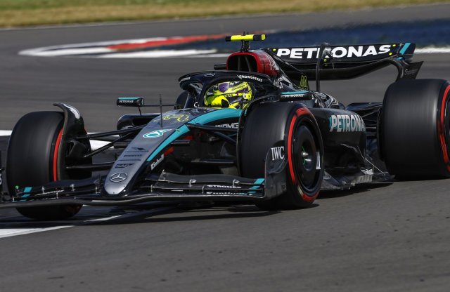 Közel 3 év után ismét F1-es futamot nyert Lewis Hamilton!
