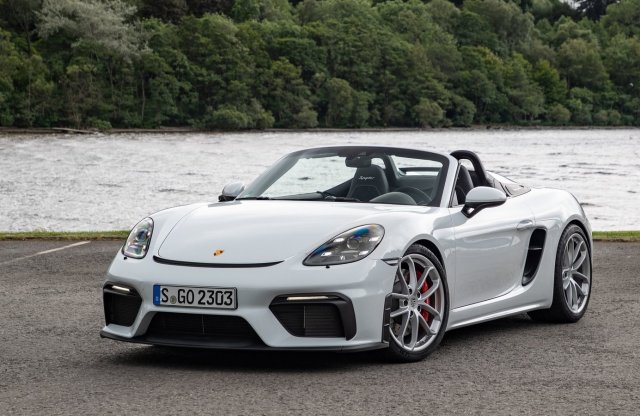 Itt a vége, eltűnik a benzines Porsche 718 Boxter és Cayman