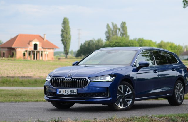 Vajon mennyire más, mint a Passat? Új Škoda Superb teszt!