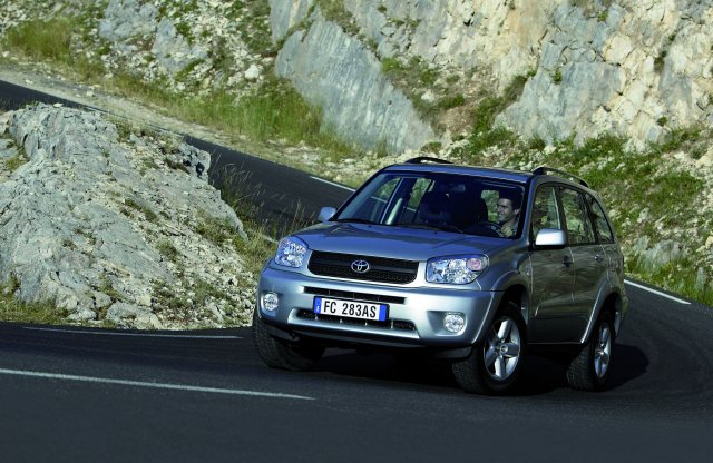 30 éves lett a világ kedvenc Toyota SUV-ja