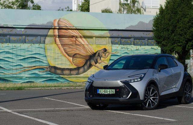 Hétköznap villanyautó, hétvégén hibrid? Így a legjobb a C-HR!