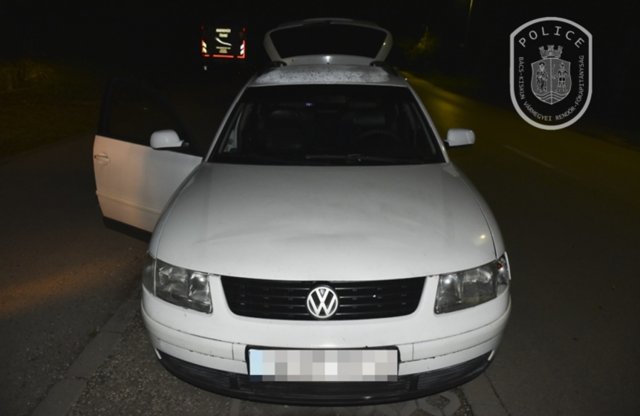 Vevőjelöltként próbálták meg ellopni ezt az öreg Passatot