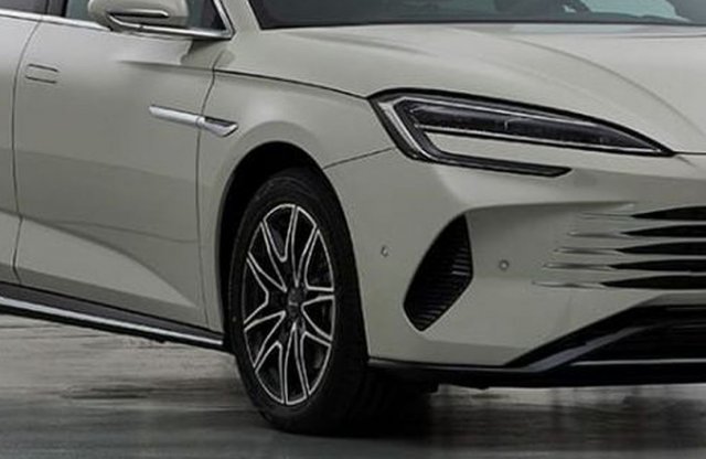 Így néz ki a konnektoros hibrid BYD Seal!