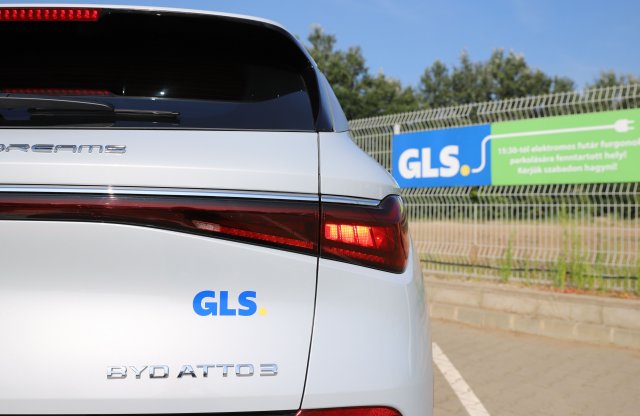 BYD modellekkel zöldít itthon az egyik futárszolgálat