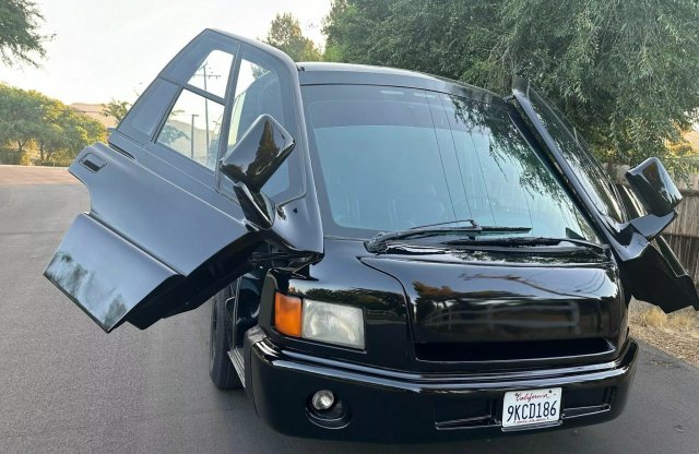 Eladó Kanye West közel 30 éves luxusbusza