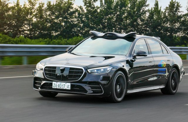 Szintet lépett a Mercedes-Benz az önvezető technológiában