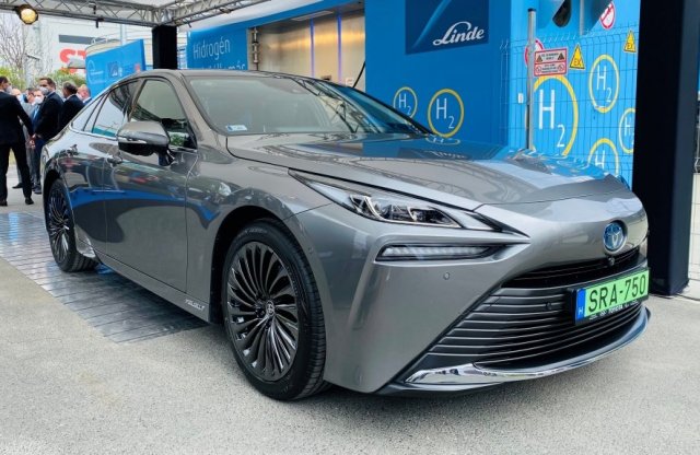 Videó: ismerd meg közelebbről a hidrogénes Toyotát!