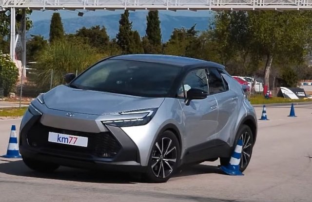 Megszenvedték a bóják a Toyota C-HR jávorszarvastesztjét