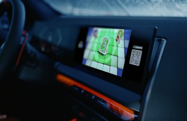 Digitális UNO kártyajáték jön a BMW modellekbe