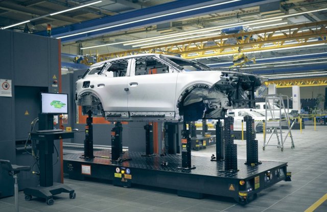 Rengeteget bukik a Ford egy olyan SUV-on, amely sosem készül el