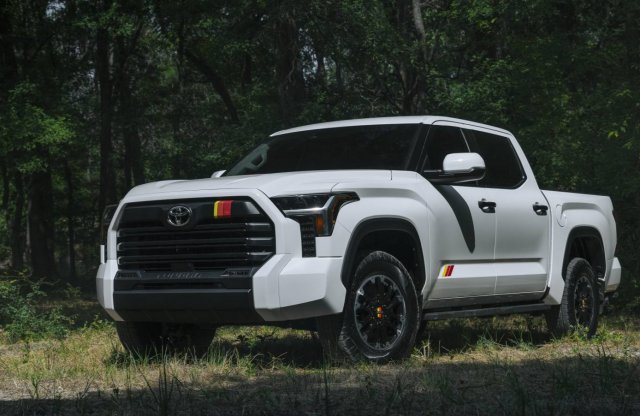 Ezt kapják az amcsik Hilux helyett? Mutatjuk, mit tud a Tundra!