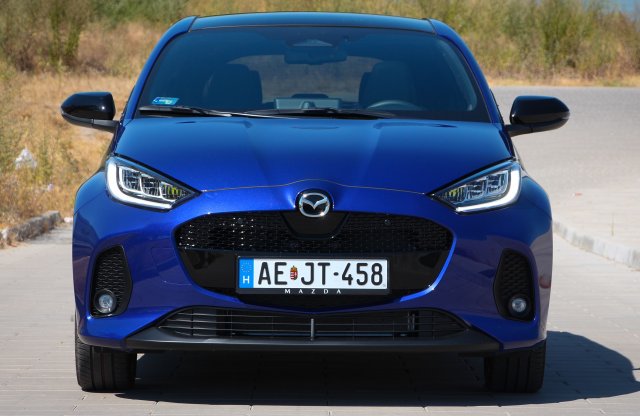 Videó: Mazda bőrbe bújt Toyota, vagy Toyota bőrbe bújt Mazda?