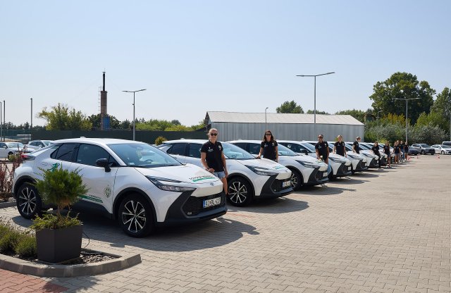 Névre szóló Toyotát kaptak a Fradi női kézilabdásai