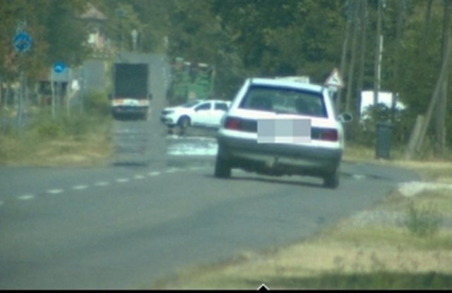 Lakitelek belterületén kormolta ki az öreg Opelt, ennyit fizet!