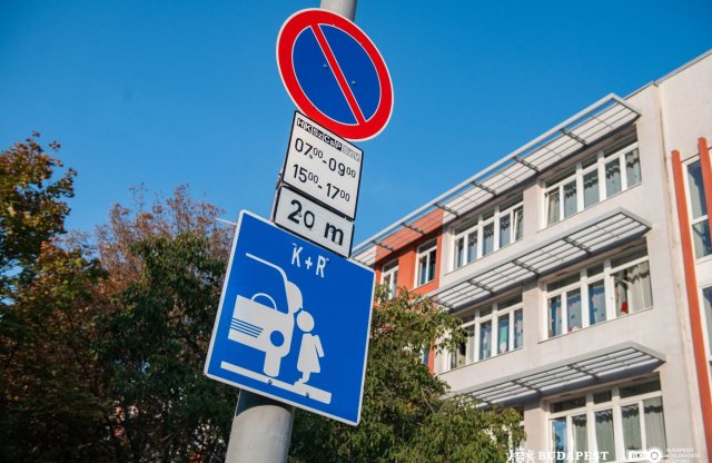 Mit jelentenek a Budapesten kihelyezett, új KRESZ táblák?