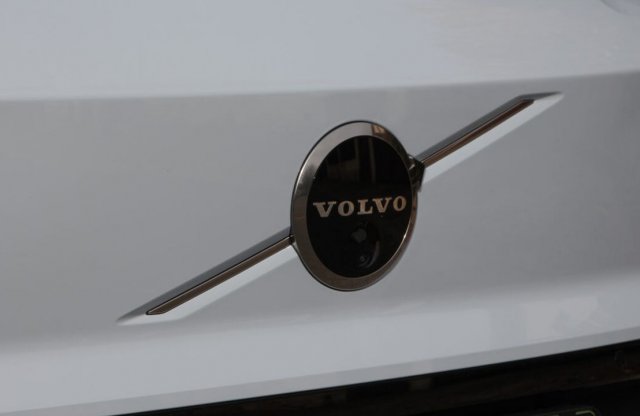 Jegelte villanyautós terveit a Volvo is