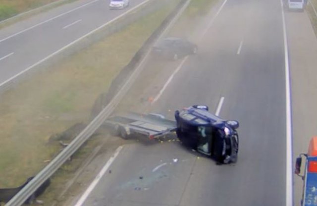 Óriási balesetet okozott egy Dacia sofőrje az M0-s autóúton!
