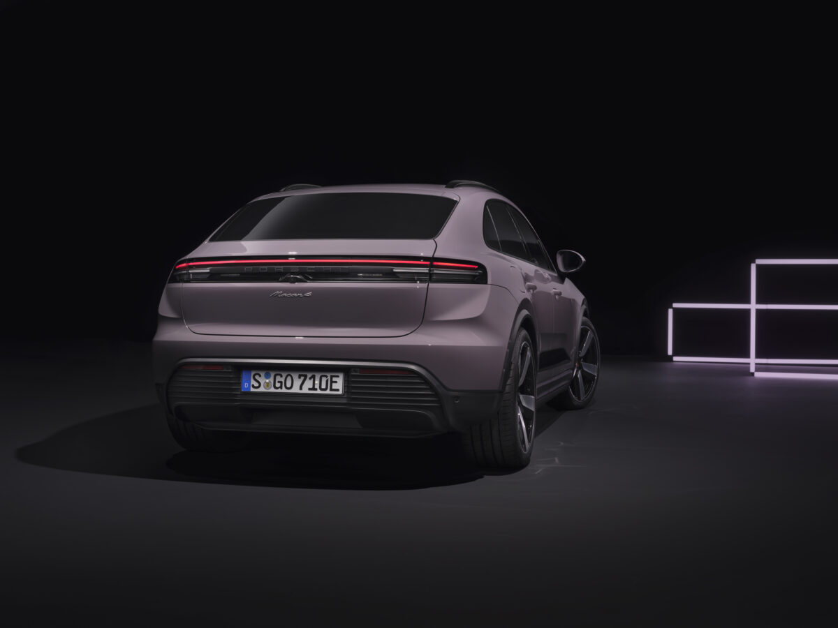 PORSCHE MACAN
