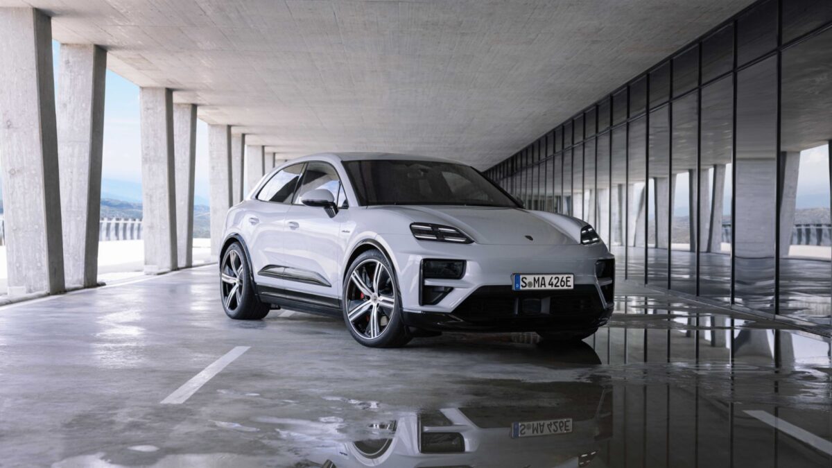 PORSCHE MACAN
