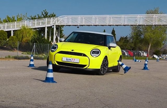 Mit tud a bóják között a villanyhajtású Mini Cooper?