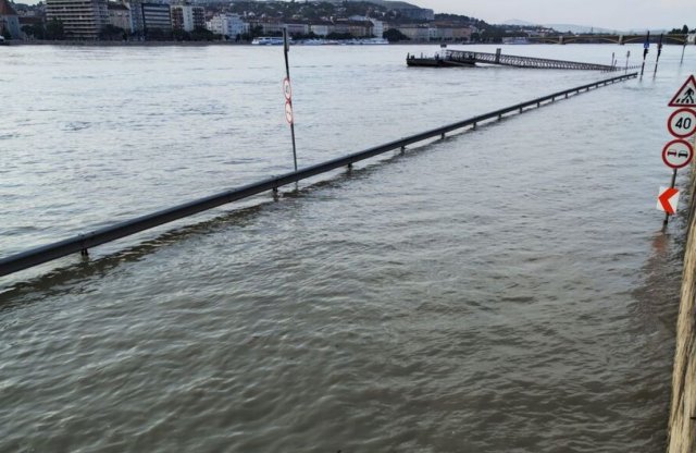 Azonnali hatállyal módosították a KRESZ-t az árvíz miatt