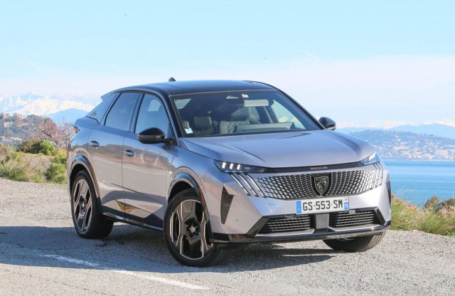 Itt a 700 kilométeres hatótávú Peugeot villanyautó