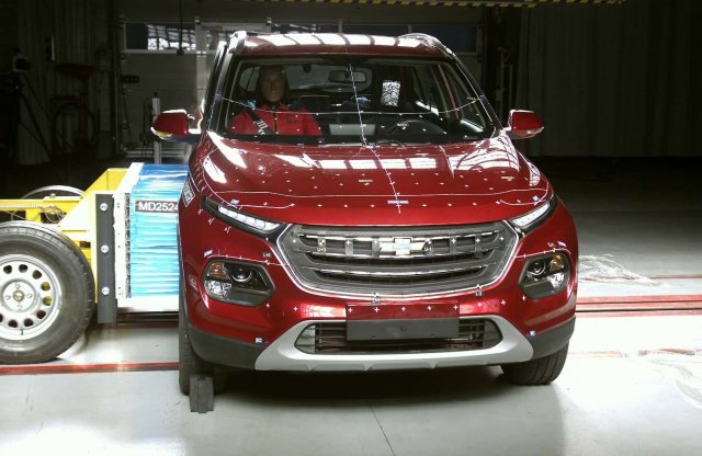 Videón a nulla csillagos Chevy töréstesztje!