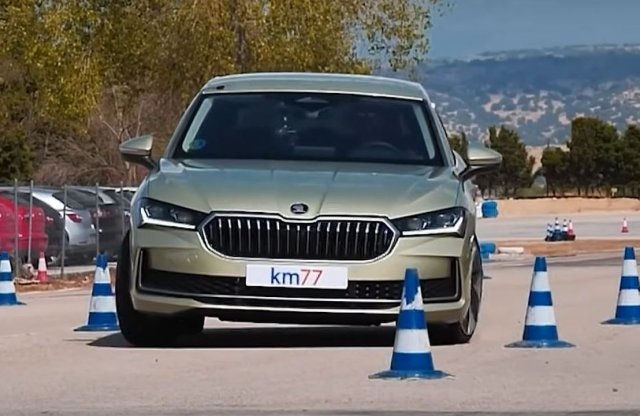 Vajon megbirkózik a jávorszarvasteszttel a Škoda Superb?