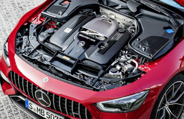 A V8 tulajok villanyautót fognak venni az AMG vezér szerint