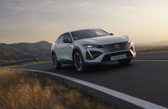Teljes a Peugeot villanyos modellpalettája, íme az e-408!