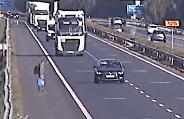 Gördeszkával tévedt fel az M3-asra, a rendőrök vitték el
