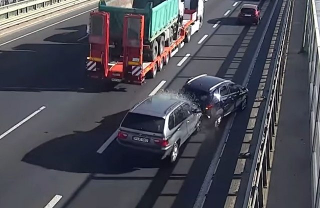 Videó: Csúnyán összegyűrtek egy Suzukit az M0-son