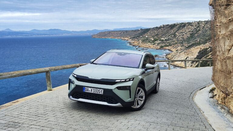 Kompakt villany-SUV Škoda módra - Próbán az Elroq