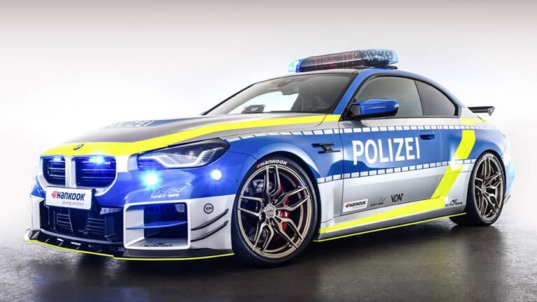 Ilyen az, amikor a tuningműhely készít rendőrautót