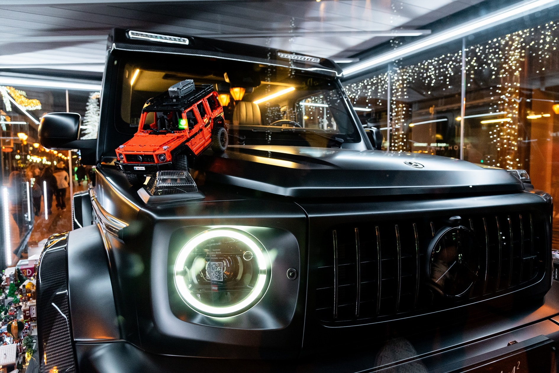 Ha még nincs karácsonyi hangulatod, akkor nézd meg a Mercedes G-osztályt a Fashion Streeten