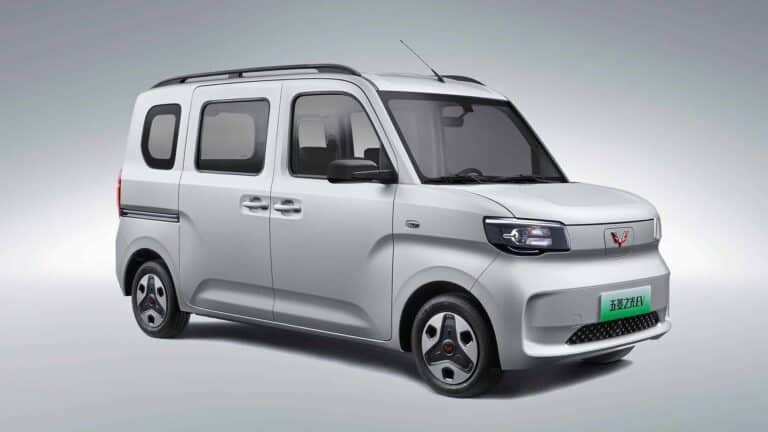 Pici, lassú és rendkívül olcsó a Wuling új családi autója 